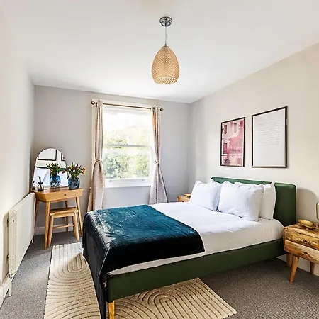 Lovely Bishops Park Flat *