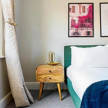 Lovely Bishops Park Flat Apartment London