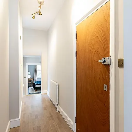 Lovely Bishops Park Flat *