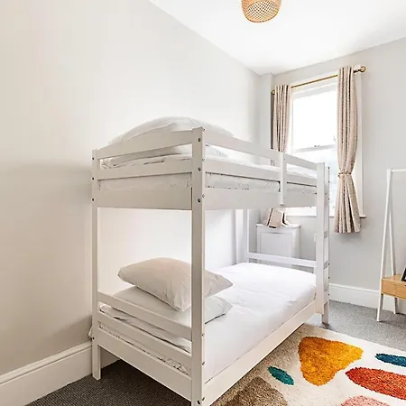 Lovely Bishops Park Flat Apartment