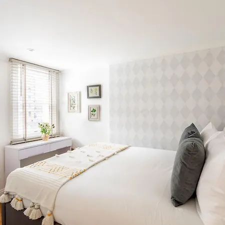 Fabulous Gloucester Road Apartment