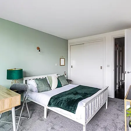 Apartment Airy 2-bedroom Flat With Balcony