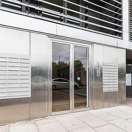 Airy 2-bedroom Flat With Balcony *