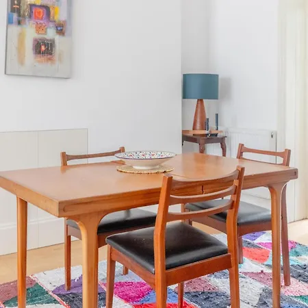 Spacious 2bd Flat By Regents Park & Camden Town!