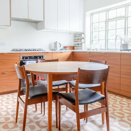 Spacious 2bd Flat By Regents Park & Camden Town! Apartment *