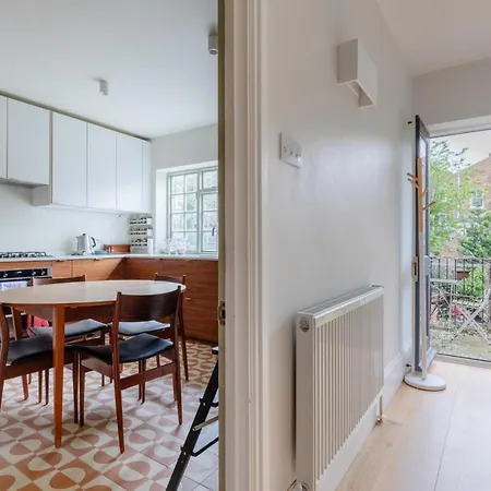 Spacious 2bd Flat By Regents Park & Camden Town! London