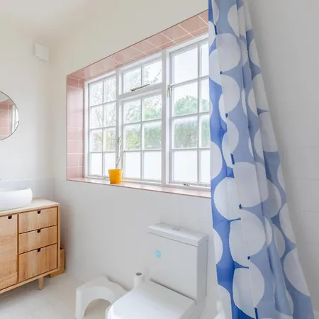 Spacious 2bd Flat By Regents Park & Camden Town! Apartment