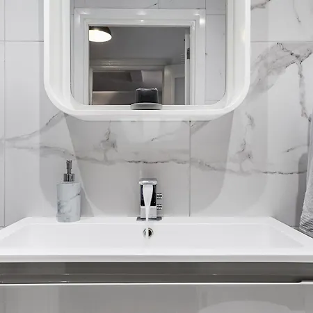 Bayswater Perfection-modern For 4 Guests London