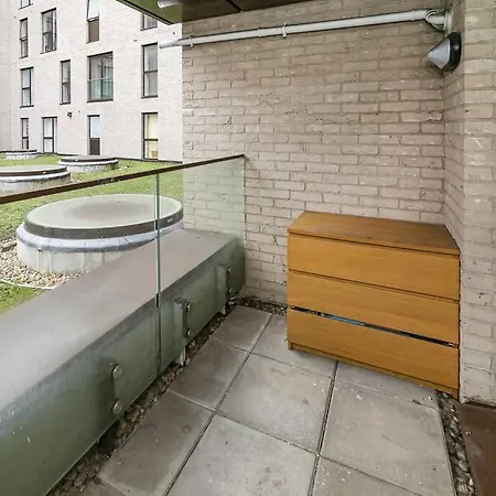 Urban Chic: Modern Flat East Next To Canal Apartment