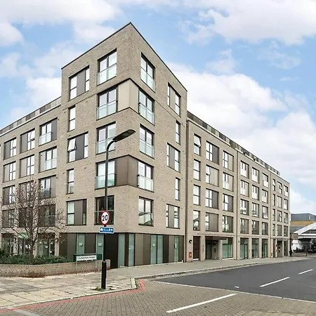 Urban Chic: Modern Flat East Next To Canal * London