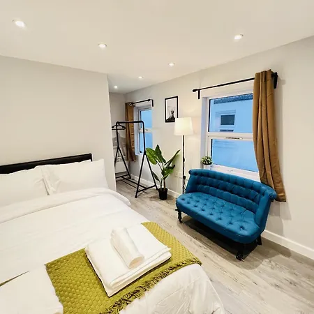 Battersea By Sleepy Londra