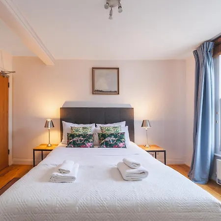 Hub Townhouse London