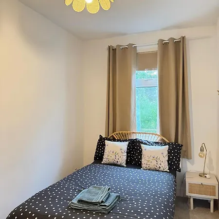 Holiday home Modern 3 Bed House In Isleworth, London Isleworth