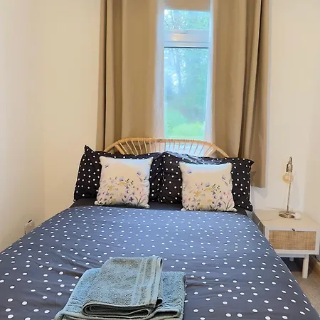 Holiday home Modern 3 Bed House In Isleworth, London