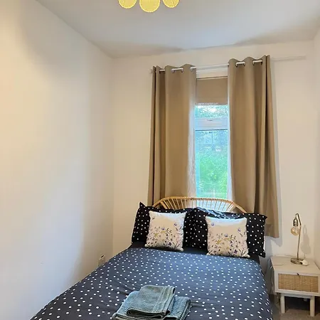 Holiday home Modern 3 Bed House In Isleworth, London *