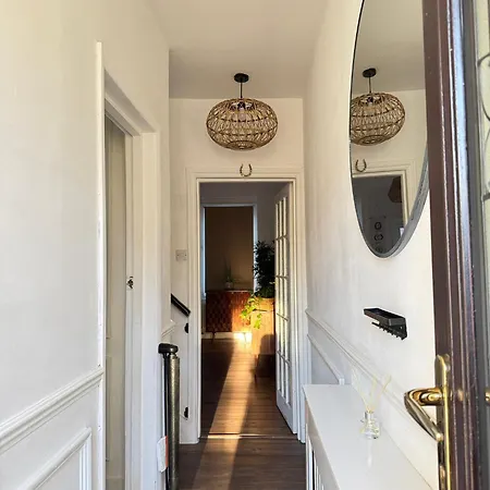 Modern 3 Bed House In Isleworth, London *