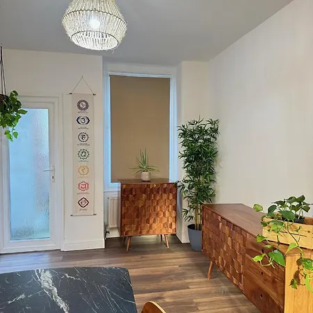 Modern 3 Bed House In Isleworth, London Holiday home Isleworth