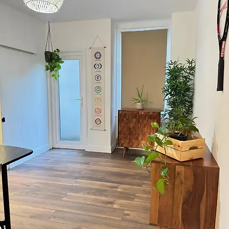 Modern 3 Bed House In Isleworth, London *