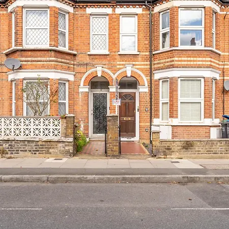 Beautiful 2 Bedroom With Private Garden In Wimbledon - Minutes From Apartment *