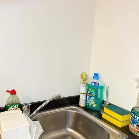 Luxury - Near Heathrow Airport - Free Parking Apartment *