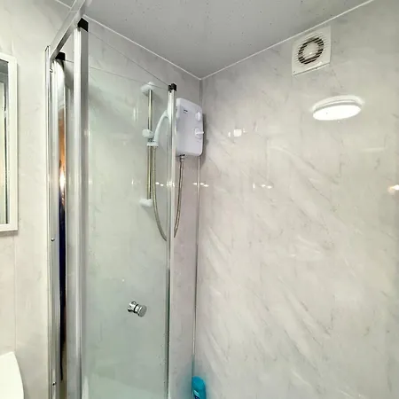 Apartment Luxury - Near Heathrow Airport - Free Parking London