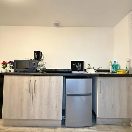 Luxury - Near Heathrow Airport - Free Parking *