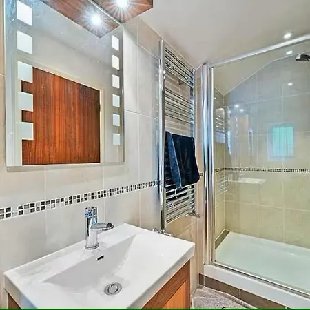 Beautiful 2 Bedroom In Sutton Holiday home