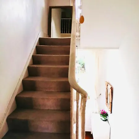 Charming Victorian Flat With Free Parking Apartment