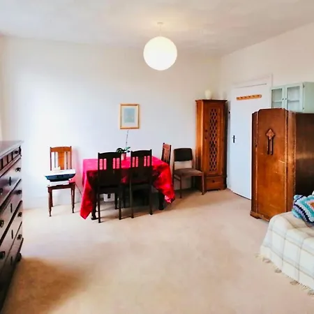 Charming Victorian Flat With Free Parking Apartment