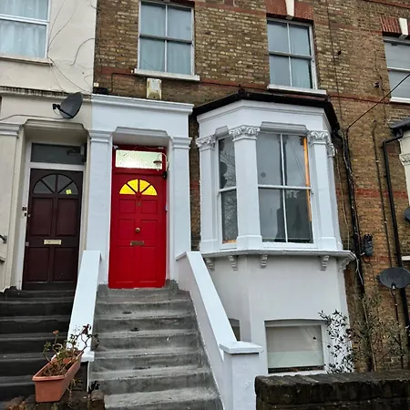 Apartment Wellcome Flat 5 London
