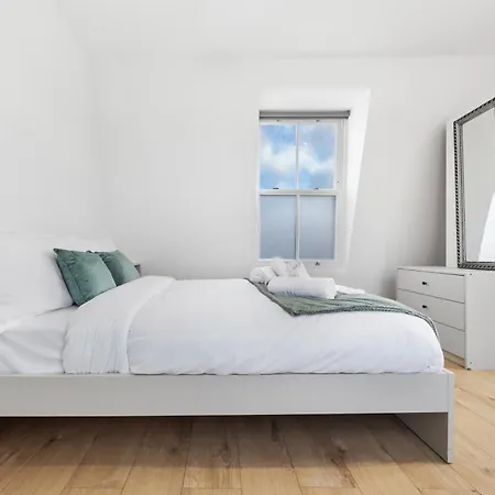 Apartment Chelsea Battersea & Private Rooftop Terrace London