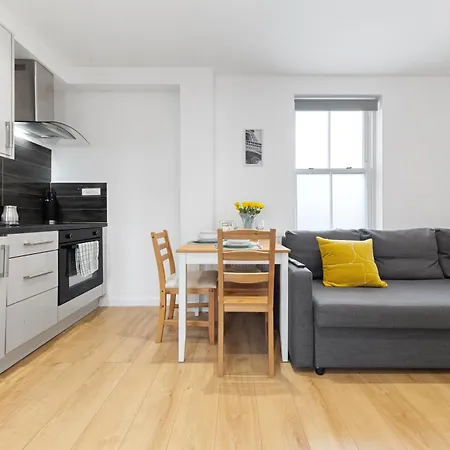 Apartment Chelsea Battersea & Private Rooftop Terrace *