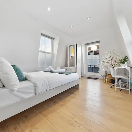 Chelsea Battersea & Private Rooftop Terrace *