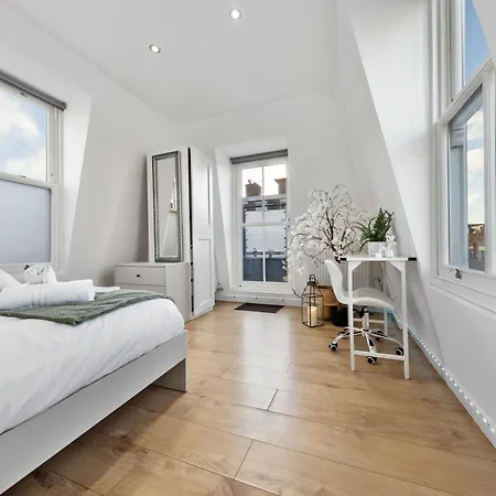 Chelsea Battersea & Private Rooftop Terrace *