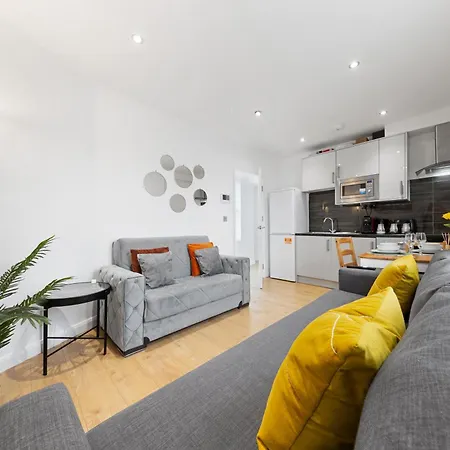 Chelsea Battersea & Private Rooftop Terrace Apartment *