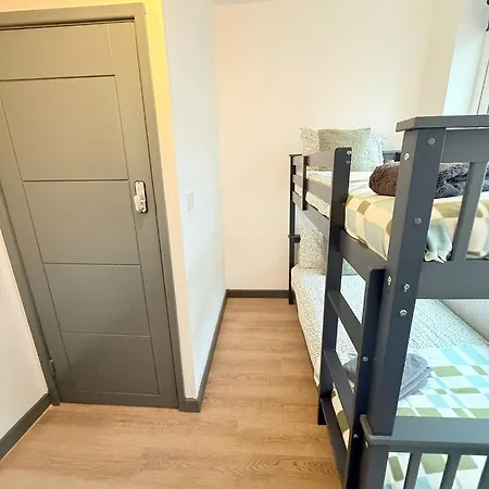 Cozy Guest Two Bedroom Flat * London