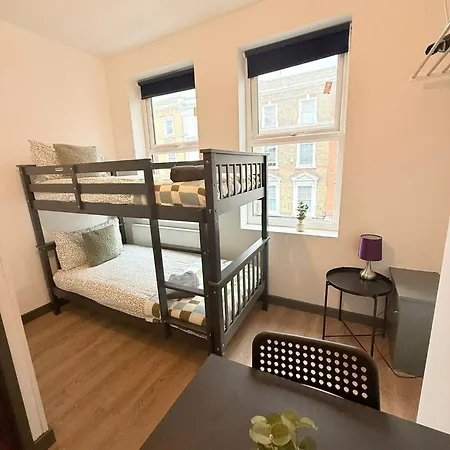 Cozy Guest 171 Guest house London