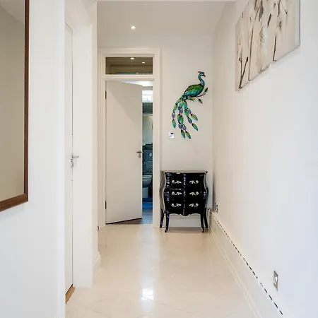 4-bedroom In Marble Arch *