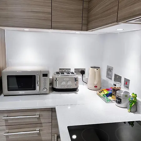 Luxury Modern 2 Bed 2 Bath *