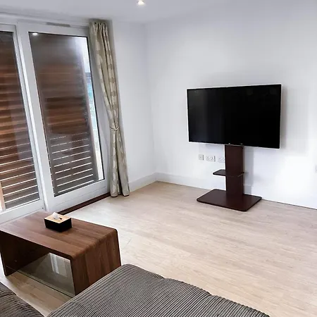 Luxury Modern 2 Bed 2 Bath Apartment
