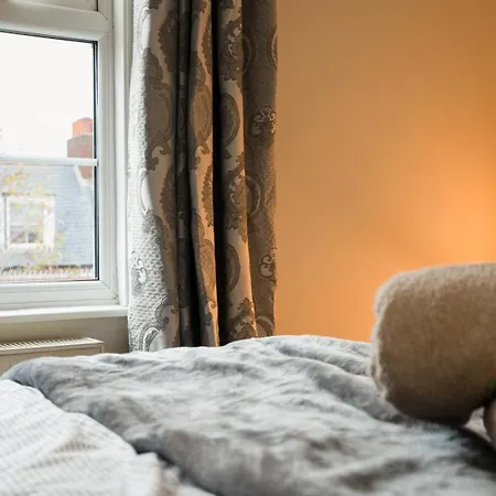 Apartment 2 Bedroom 2 Bath Flat In Wandsworth