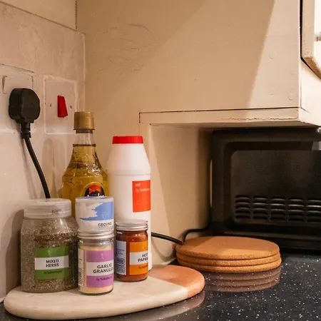 Apartment 2 Bedroom 2 Bath Flat In Wandsworth *