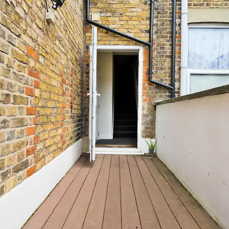 2 Bedroom 2 Bath Flat In Wandsworth Apartment London