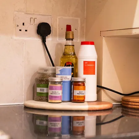 2 Bedroom 2 Bath Flat In Wandsworth Apartment