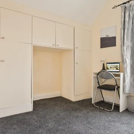 Apartment 2 Bedroom 2 Bath Flat In Wandsworth London