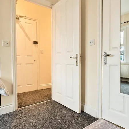 2 Bedroom 2 Bath Flat In Wandsworth London