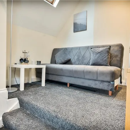 Apartment 2 Bedroom 2 Bath Flat In Wandsworth