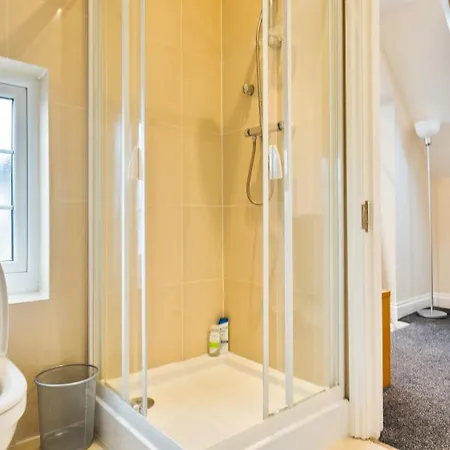 2 Bedroom 2 Bath Flat In Wandsworth Apartment