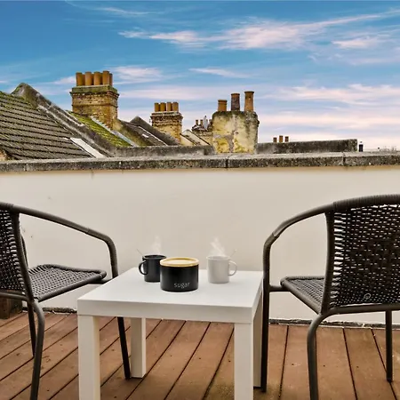 2 Bedroom 2 Bath Flat In Wandsworth *