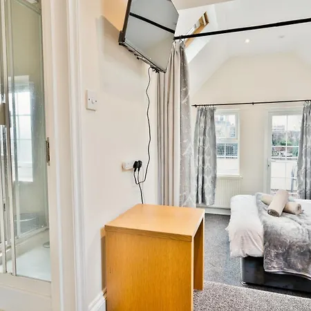 2 Bedroom 2 Bath Flat In Wandsworth Apartment *